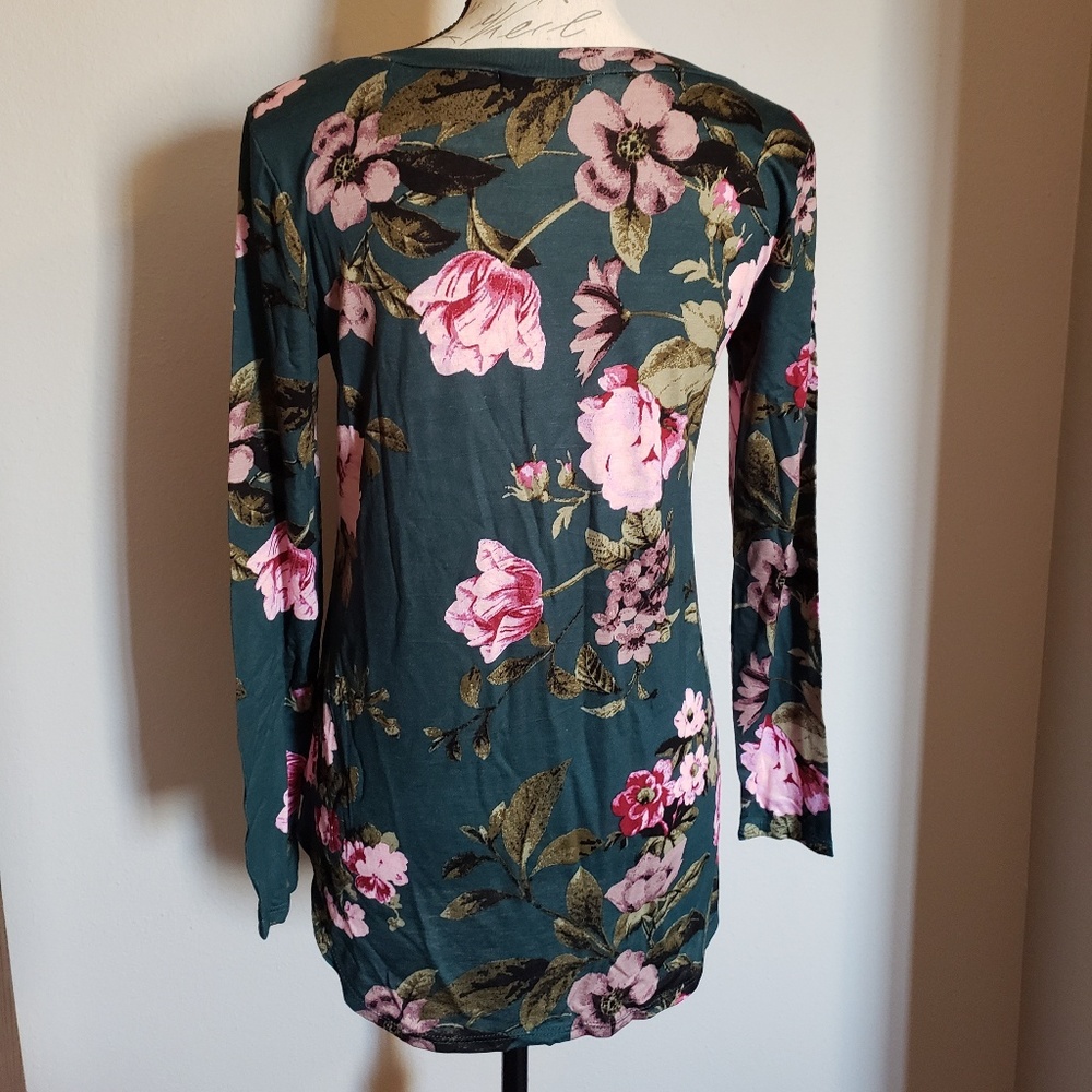 Floral Top Green - Picture 7 of 9